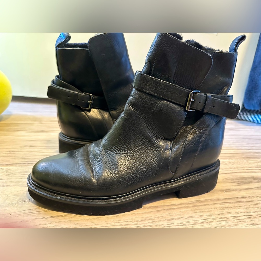 Black Vince leather with fleece size 7 moto boots